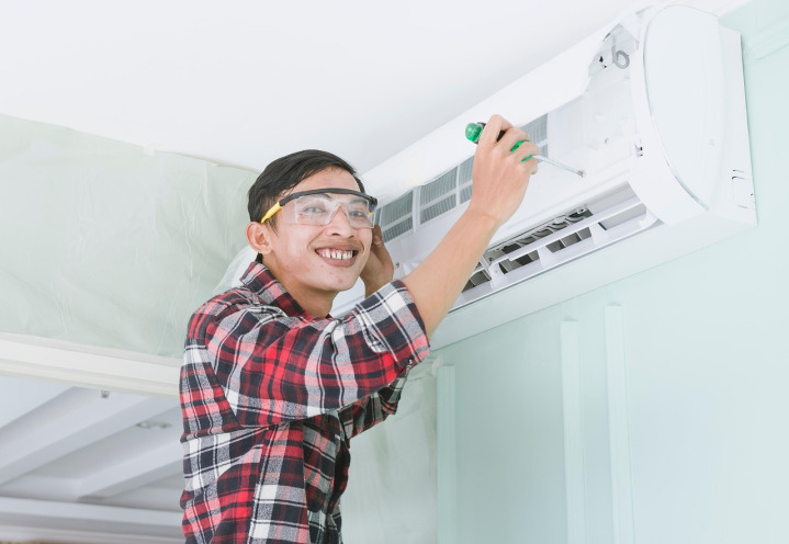 air conditioning technician repair